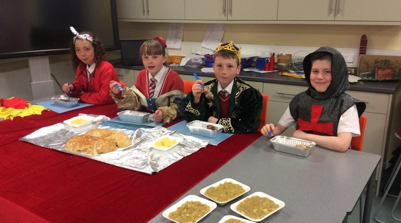 5AH Tudor banquet